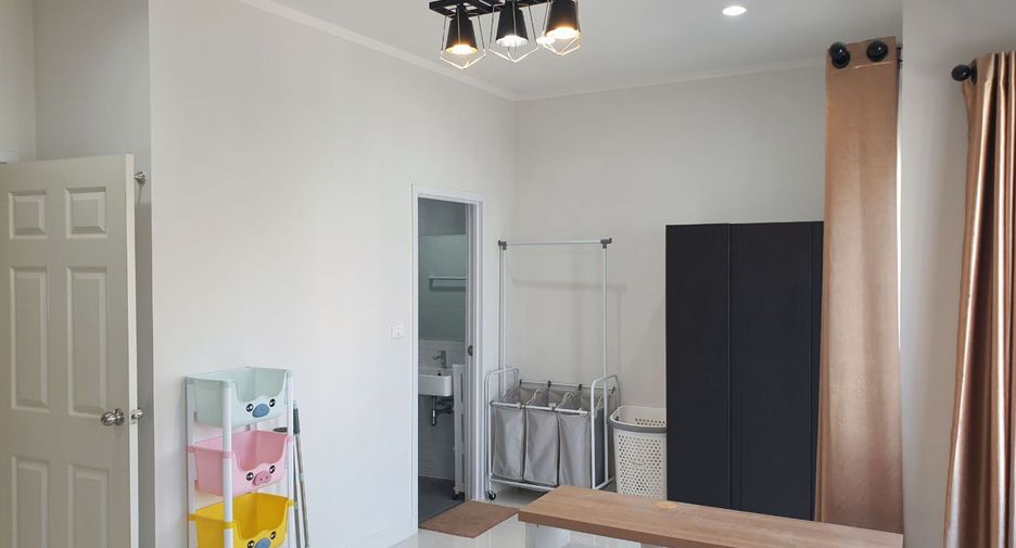 For sale 4 bedrooms townhouse in Mueang Samut Sakhon, Samut Sakhon