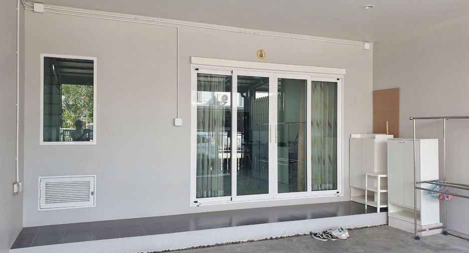 For sale 4 bedrooms townhouse in Mueang Samut Sakhon, Samut Sakhon