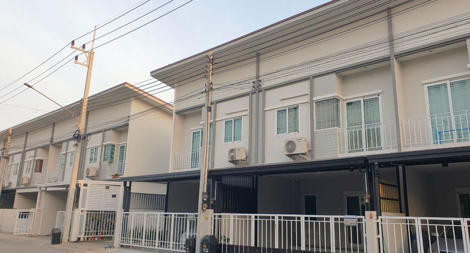 For sale 4 bedrooms townhouse in Mueang Samut Sakhon, Samut Sakhon