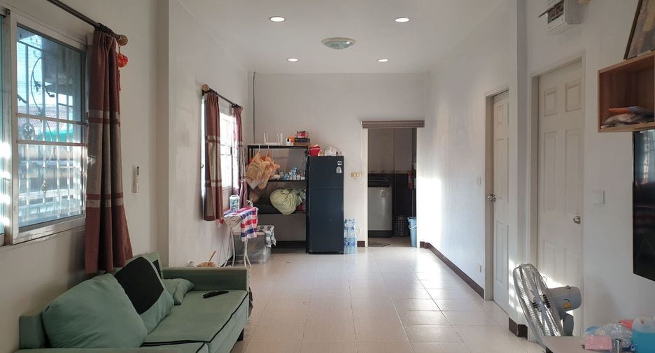 For sale 2 bed townhouse in Mueang Samut Sakhon, Samut Sakhon