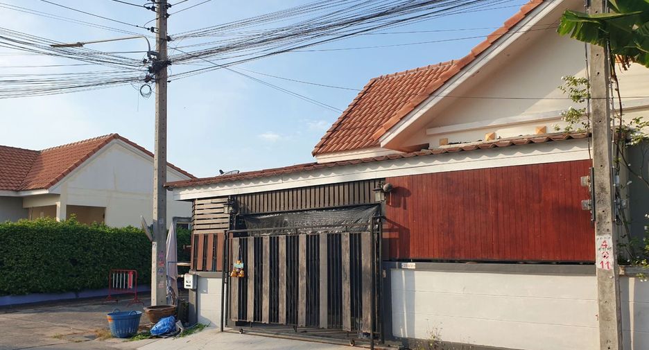 For sale 2 bed townhouse in Mueang Samut Sakhon, Samut Sakhon