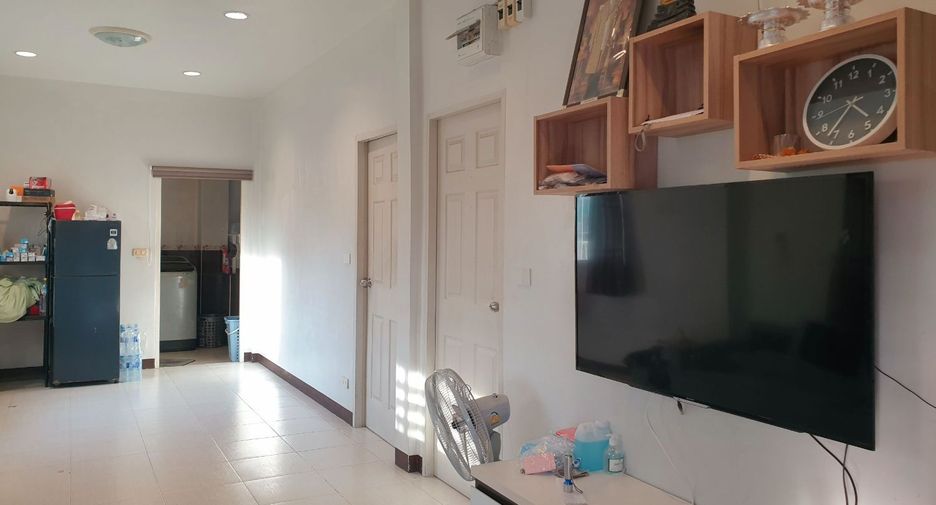 For sale 2 bed townhouse in Mueang Samut Sakhon, Samut Sakhon