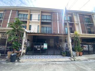 For sale 3 bedrooms townhouse in Bang Khae, Bangkok