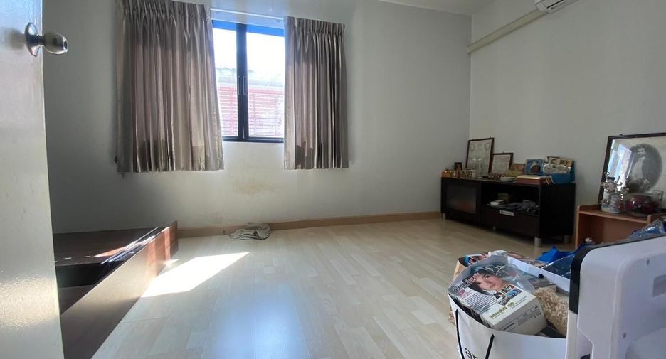 For sale 3 bedrooms townhouse in Bang Khae, Bangkok