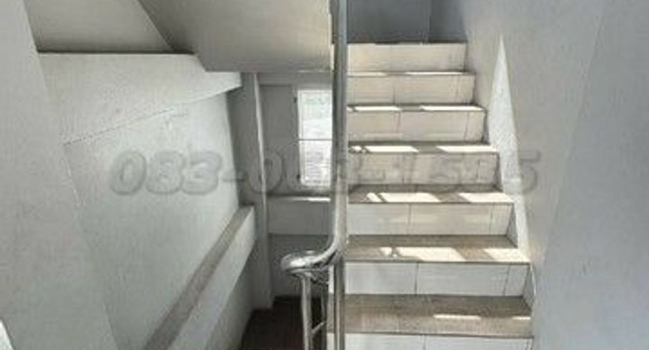 For sale 110 bedrooms apartment in Si Racha, Chonburi