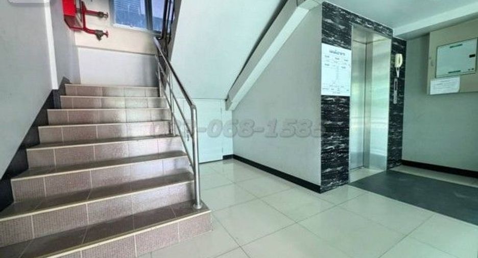 For sale 110 bedrooms apartment in Si Racha, Chonburi