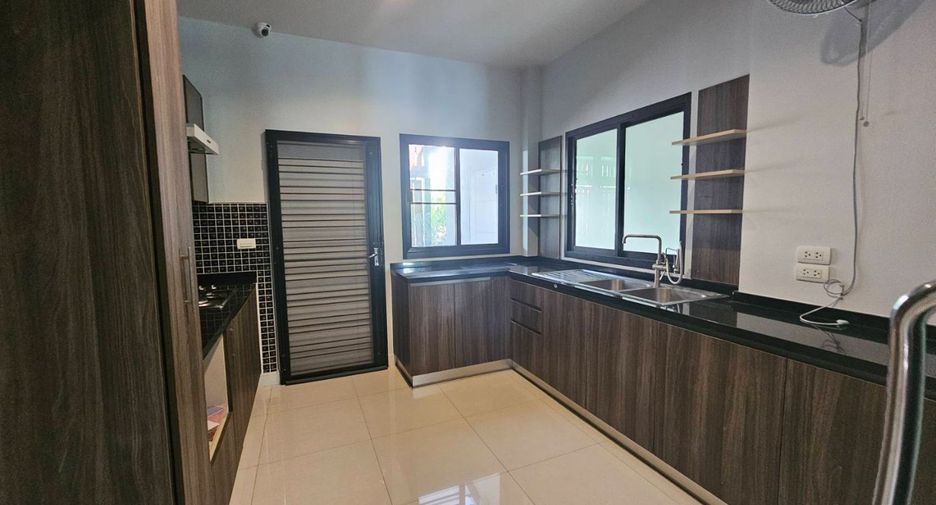 À vendre 4 chambres maison à Bang Khae, Bangkok
