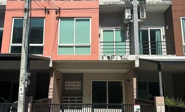 Casa adosada en venta de 3 habitaciones en Khan Na Yao, Bangkok