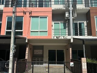 For sale 3 ベッドルーム townhouse in Khan Na Yao, Bangkok