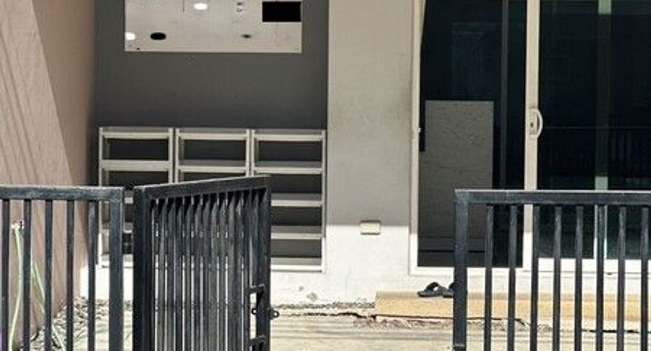 Продажа 3 спальни таунхаус в Кхан На Яо, Бангкок