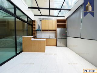 For rent 3 bed retail Space in Mueang Samut Prakan, Samut Prakan