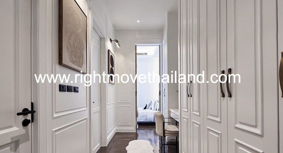 For sale 4 bedrooms house in Watthana, Bangkok