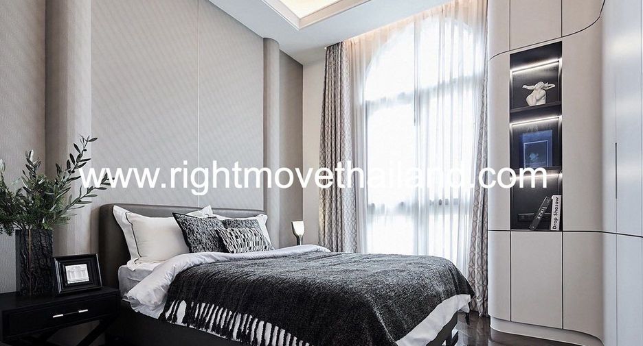 For sale 4 bedrooms house in Watthana, Bangkok
