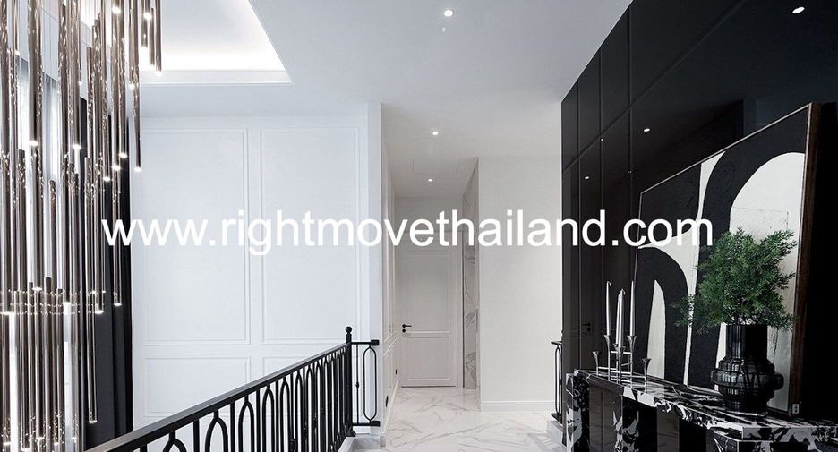 For sale 4 bedrooms house in Watthana, Bangkok