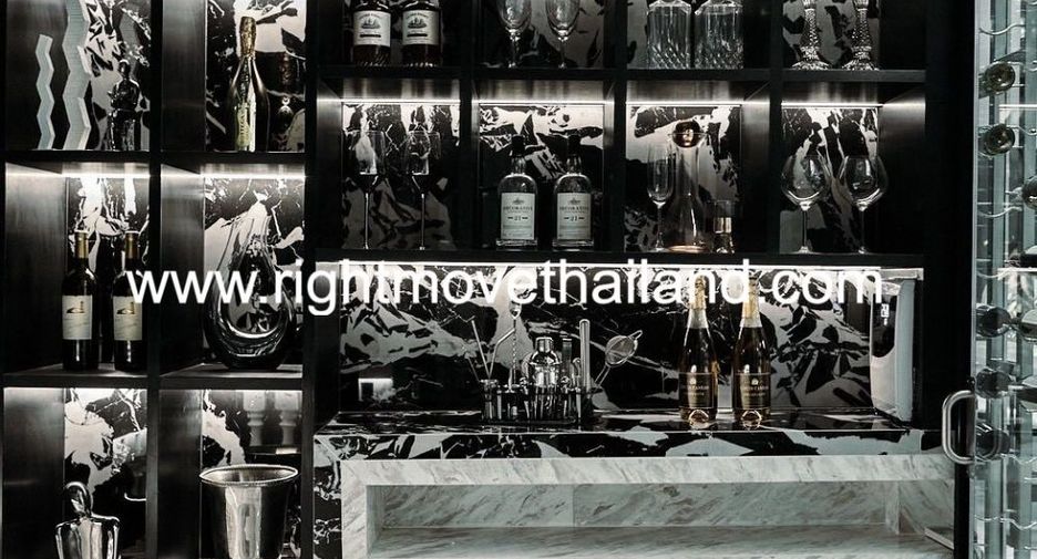 For sale 4 bedrooms house in Watthana, Bangkok