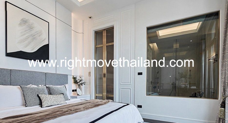 For sale 4 bedrooms house in Watthana, Bangkok