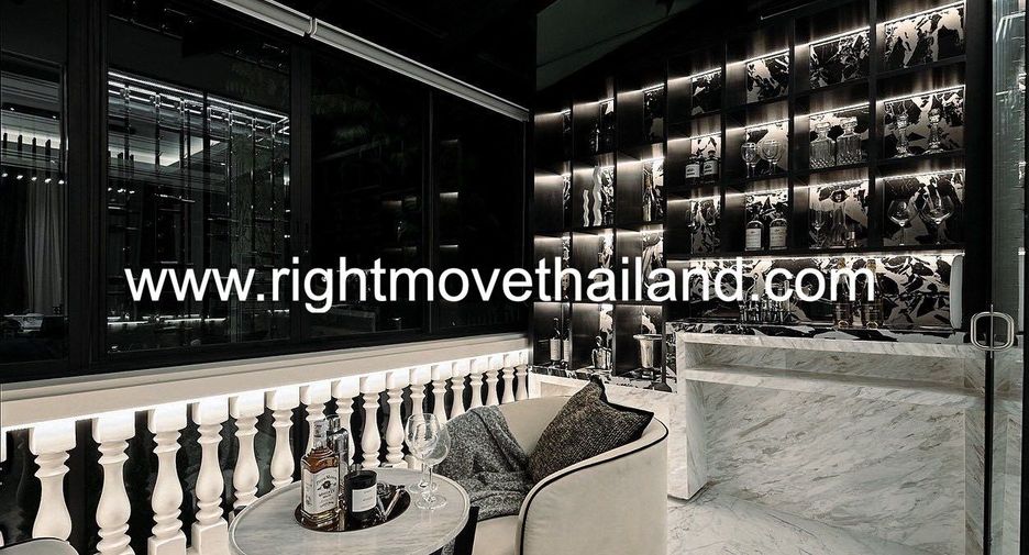 For sale 4 bedrooms house in Watthana, Bangkok