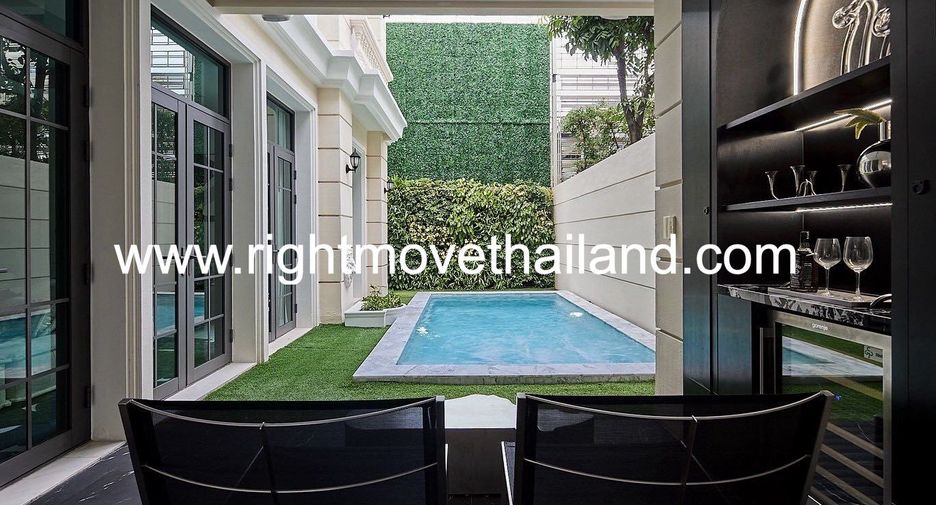 For sale 4 bedrooms house in Watthana, Bangkok