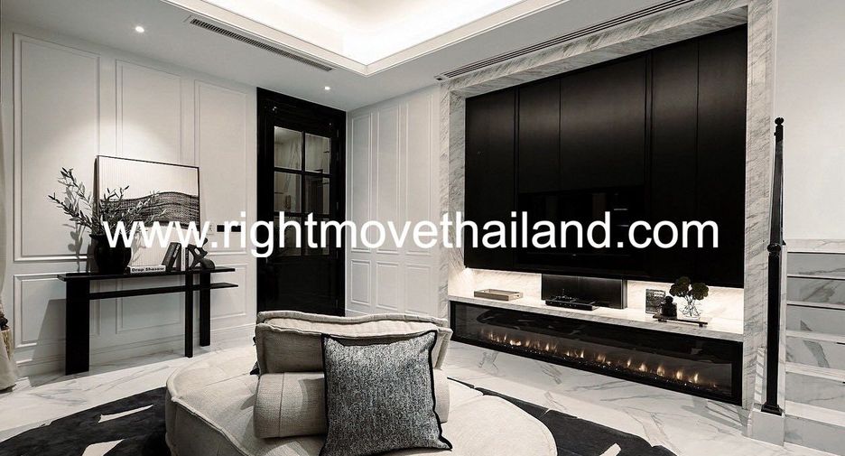 For sale 4 bedrooms house in Watthana, Bangkok
