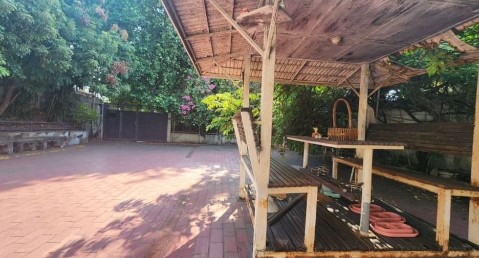 For sale 5 bedrooms house in Dusit, Bangkok