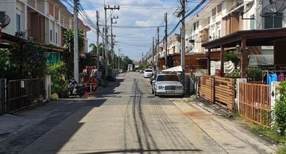 Reihenhaus zum Kauf mit 4 Zimmer in Lam Luk Ka, Pathum Thani