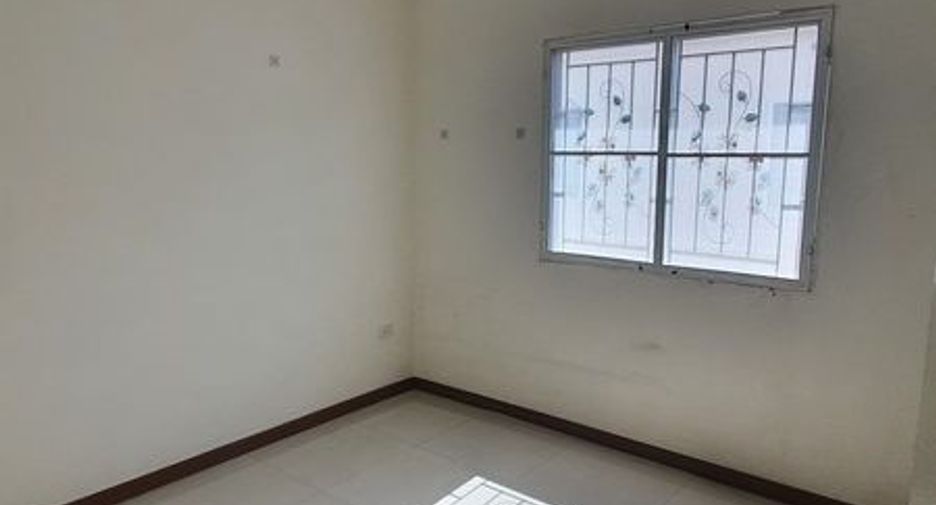 Reihenhaus zum Kauf mit 4 Zimmer in Lam Luk Ka, Pathum Thani