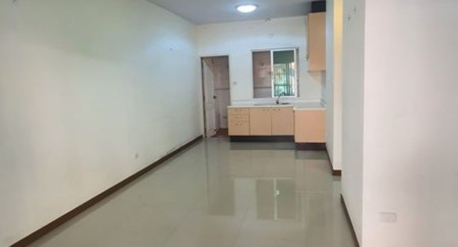 Reihenhaus zum Kauf mit 4 Zimmer in Lam Luk Ka, Pathum Thani