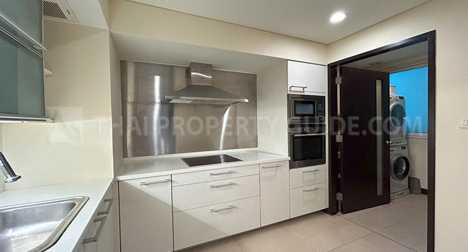 For rent 2 bedrooms condo in Pathum Wan, Bangkok