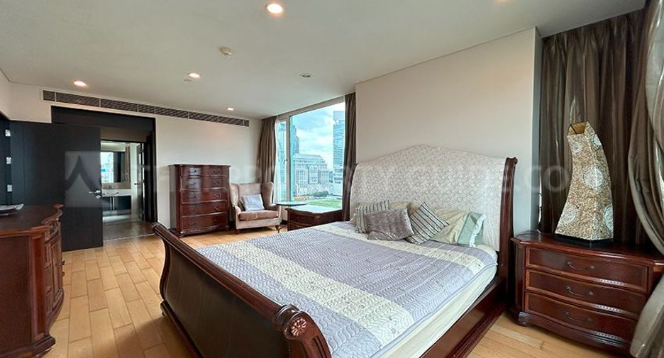 For rent 2 bedrooms condo in Pathum Wan, Bangkok