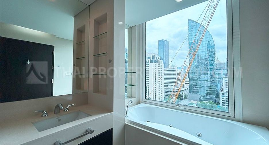 For rent 2 bedrooms condo in Pathum Wan, Bangkok