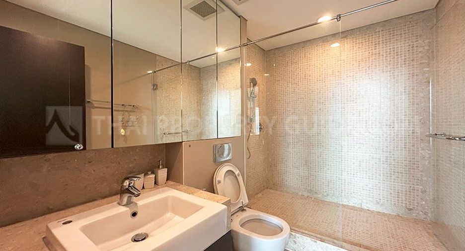 For rent 2 bedrooms condo in Pathum Wan, Bangkok