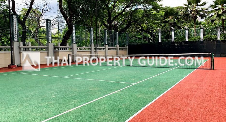 For rent 2 bedrooms condo in Pathum Wan, Bangkok