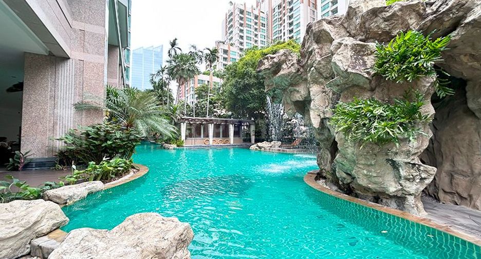 For rent 2 bedrooms condo in Pathum Wan, Bangkok