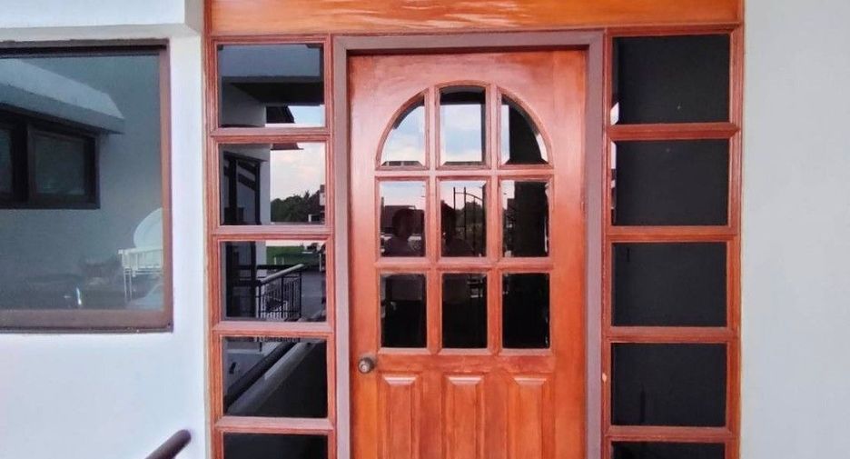 For sale 3 bedrooms condo in Si Racha, Chonburi