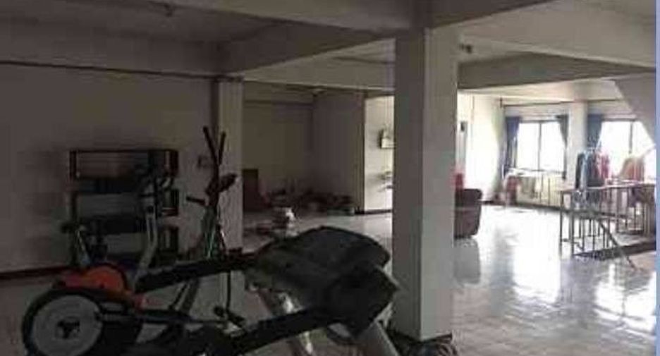 For sale 5 bedrooms retail Space in Sam Phran, Nakhon Pathom