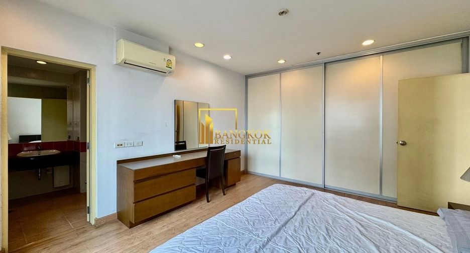 For rent 2 bedrooms condo in Bang Rak, Bangkok