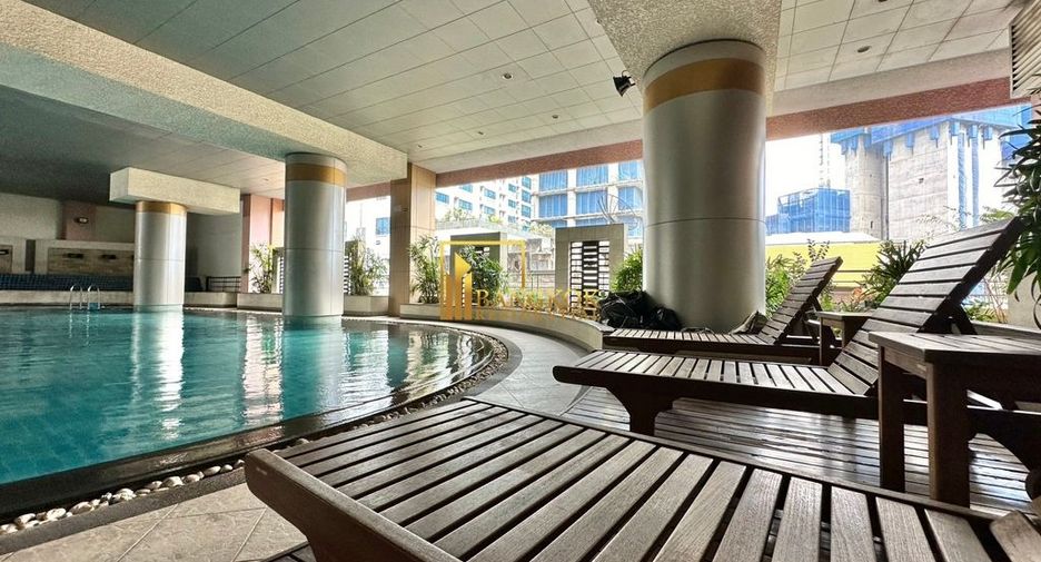 For rent 2 bedrooms condo in Bang Rak, Bangkok