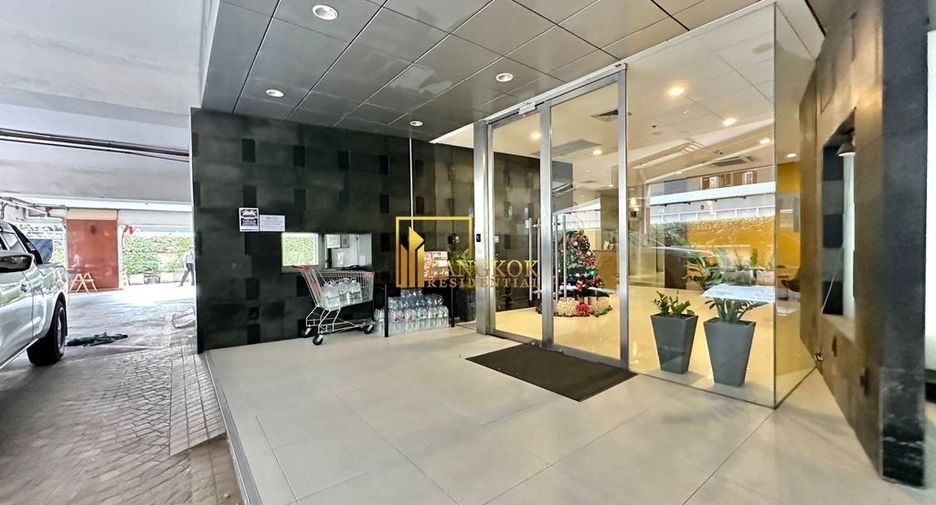 For rent 2 bedrooms condo in Bang Rak, Bangkok