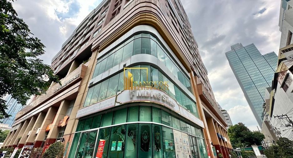 For rent 2 bedrooms condo in Bang Rak, Bangkok