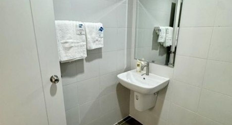 For rent 3 bedrooms townhouse in Bang Khae, Bangkok