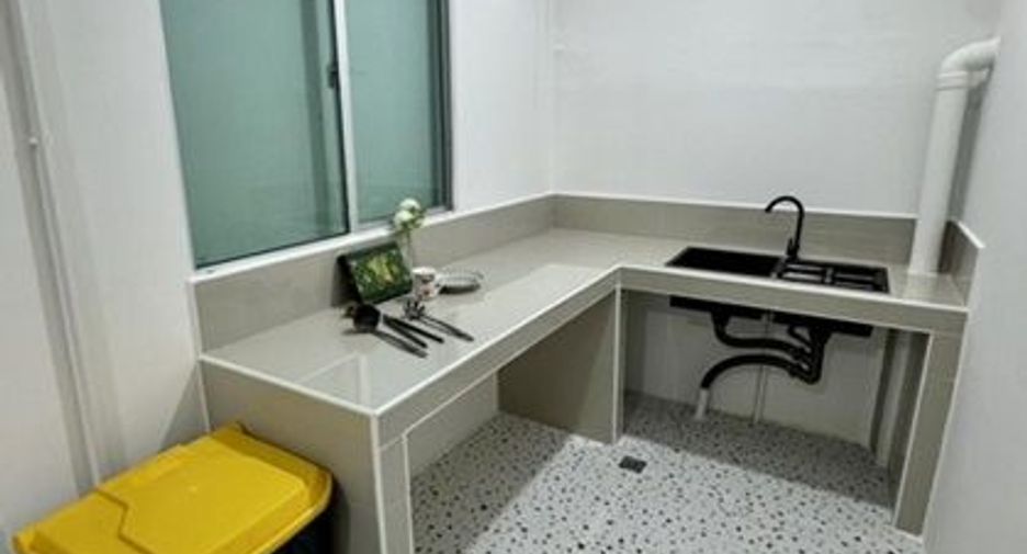 For rent 3 bedrooms townhouse in Bang Khae, Bangkok