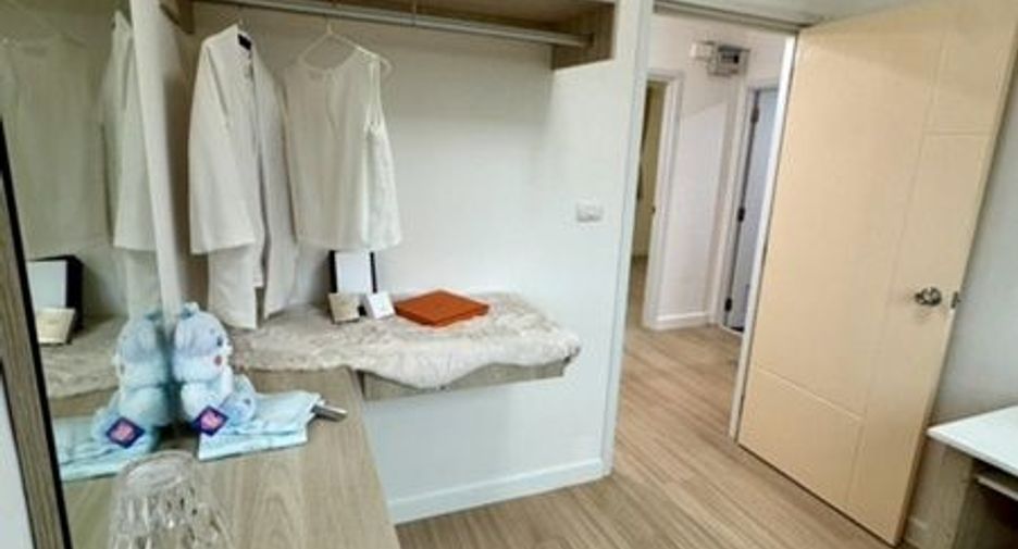 For rent 3 bedrooms townhouse in Bang Khae, Bangkok