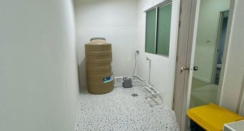 For rent 3 bedrooms townhouse in Bang Khae, Bangkok