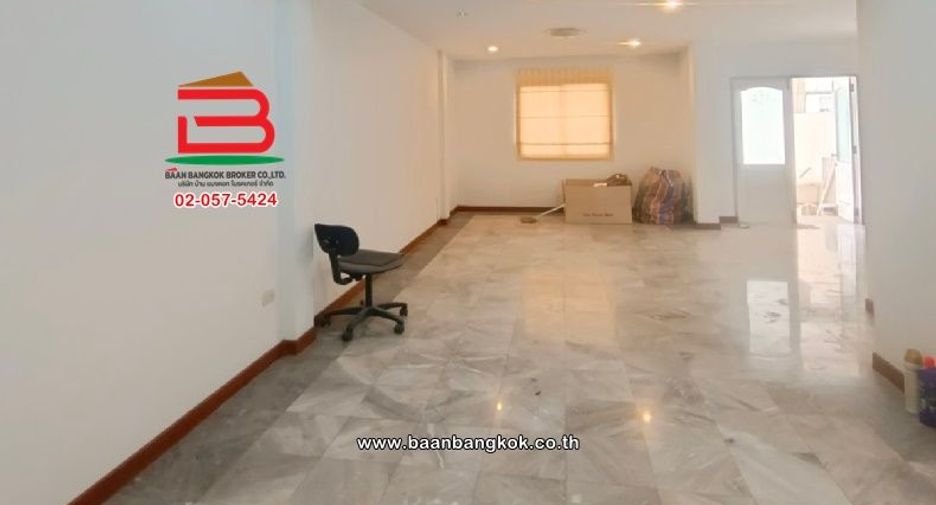 For sale 4 Beds townhouse in Mueang Nonthaburi, Nonthaburi