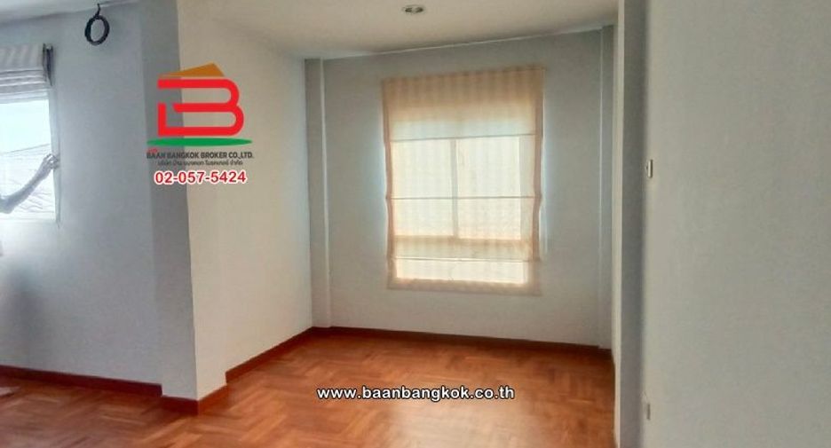 For sale 4 Beds townhouse in Mueang Nonthaburi, Nonthaburi