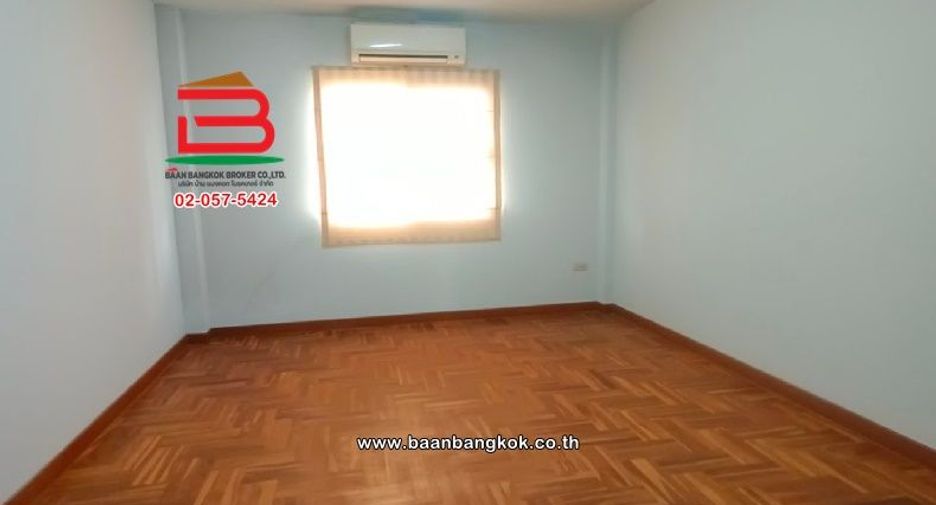For sale 4 Beds townhouse in Mueang Nonthaburi, Nonthaburi