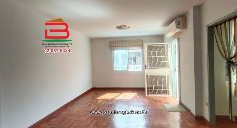 For sale 4 Beds townhouse in Mueang Nonthaburi, Nonthaburi