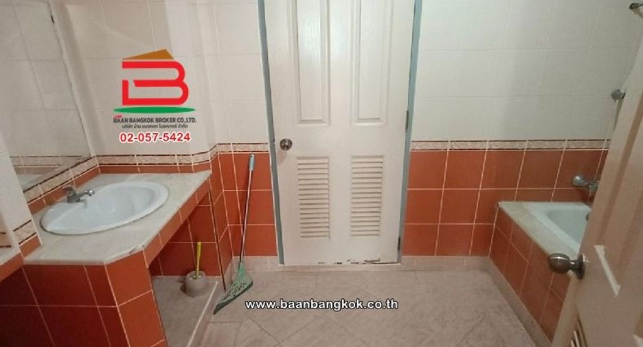 For sale 4 Beds townhouse in Mueang Nonthaburi, Nonthaburi