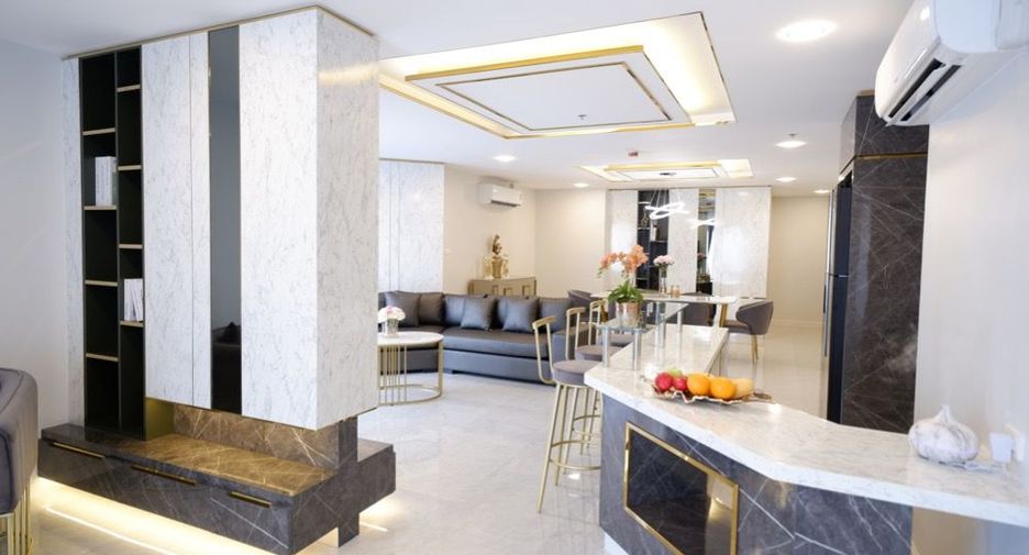 For rent 3 bed condo in Huai Khwang, Bangkok