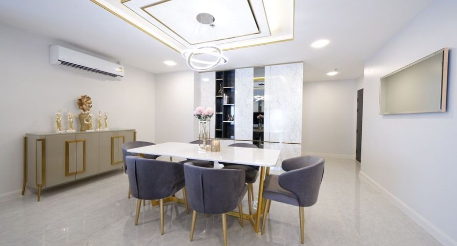 For rent 3 bed condo in Huai Khwang, Bangkok